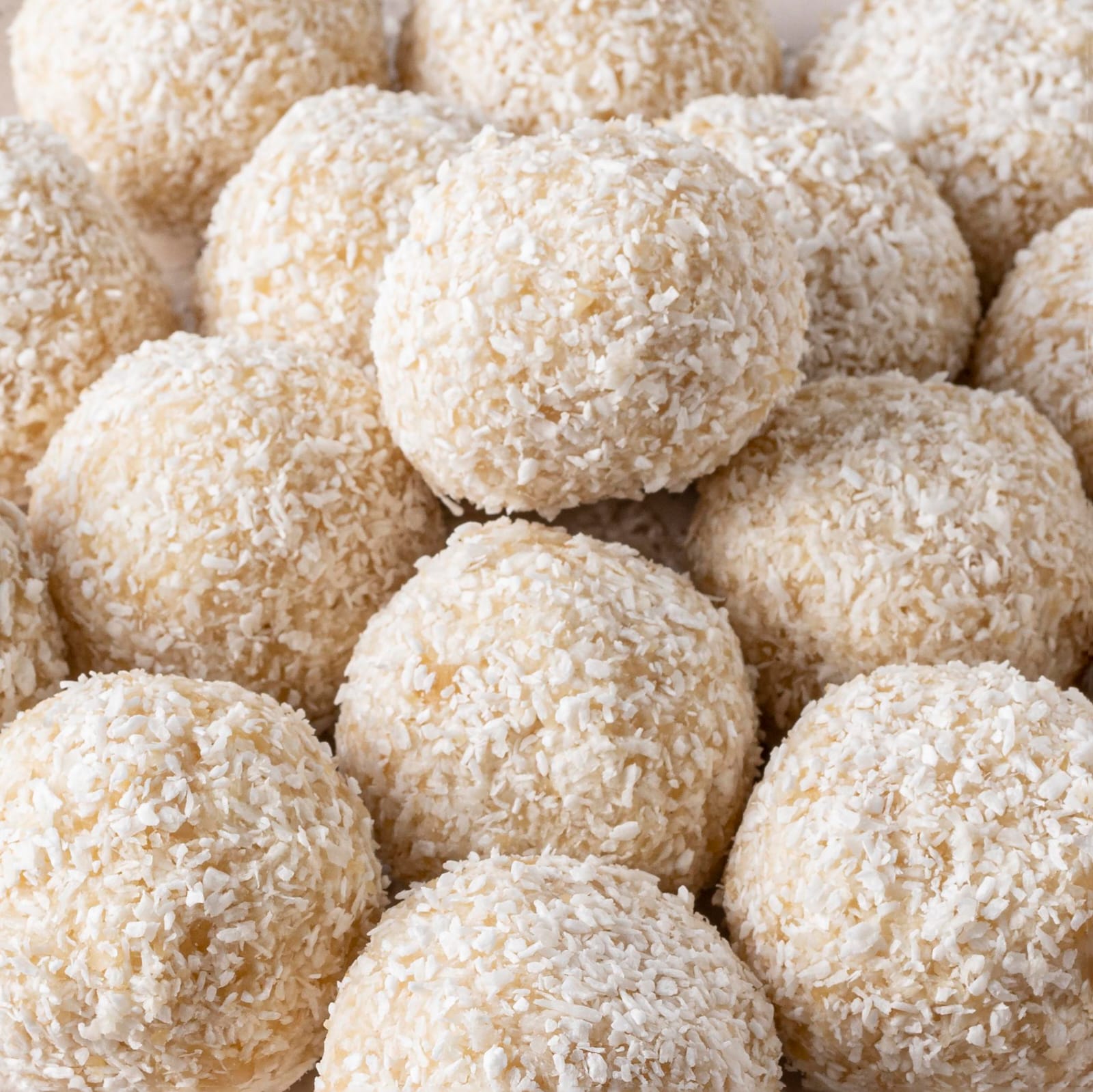 Nariyal ke laddu